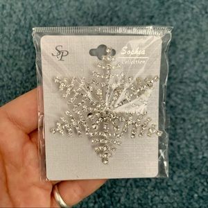 Rhinestone Christmas Winter Snowflake Brooch Brand New! (#1)